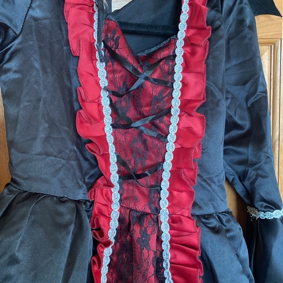 Girls vampire costume size 8-10 - Picture 2 of 4